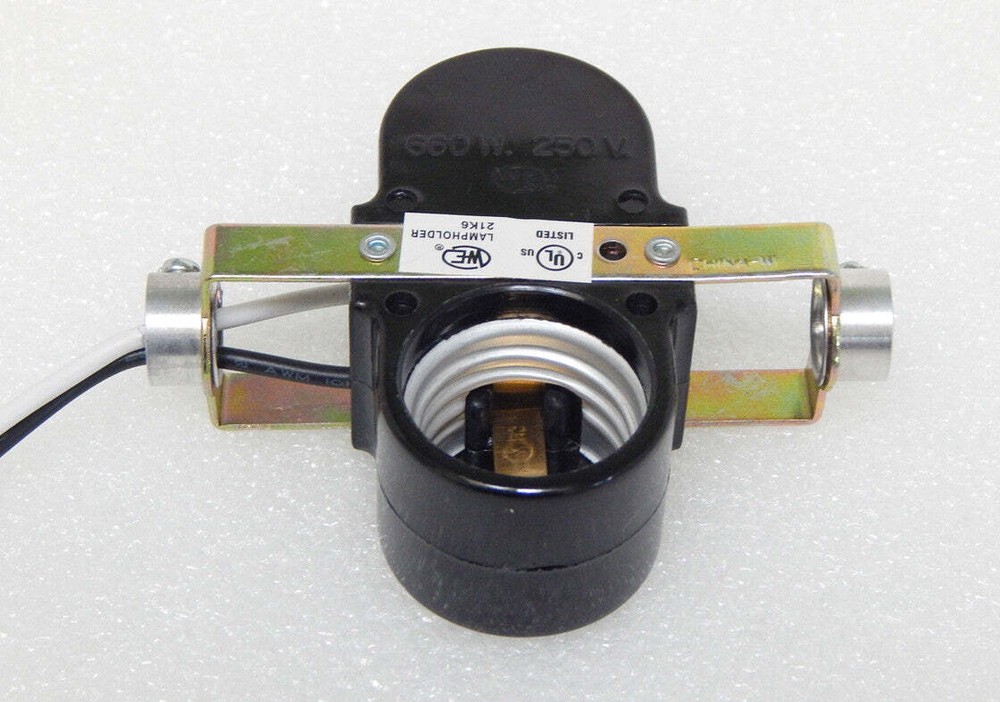 2-Light Phenolic Medium Base Offset Cluster Socket (Switchless)