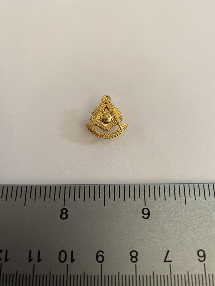 Freemason Masonic Past Master Lapel Pin P182