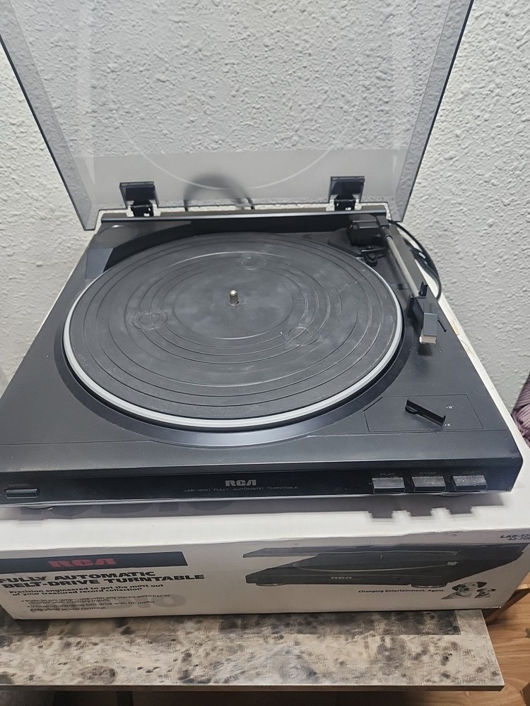 RCA LAB-1200 Fully Automatic Belt-Drive Turntable Record Player WORKS