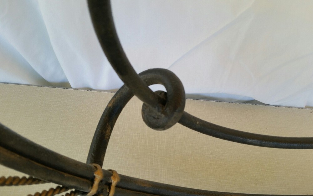 VTG Circular Solid Iron-Ornamental Accent Table☆Gilt Rope &Tassel☆Scroll Design