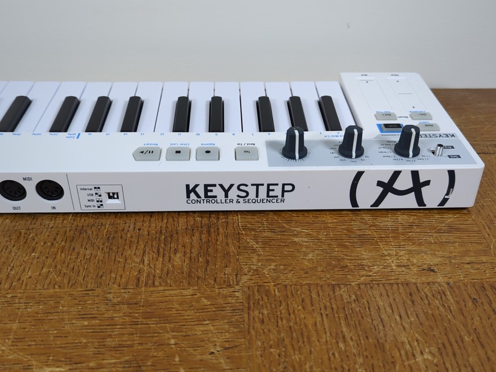 Arturia KeyStep 32-Key MIDI Keyboard Controller Sequencer White w/ USB - Working