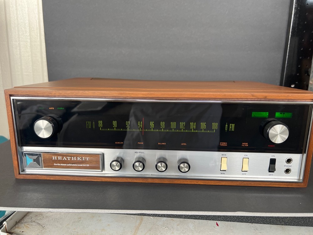Vintage Heathkit AJ-15 Solid State Stereo Tuner Powers Up.