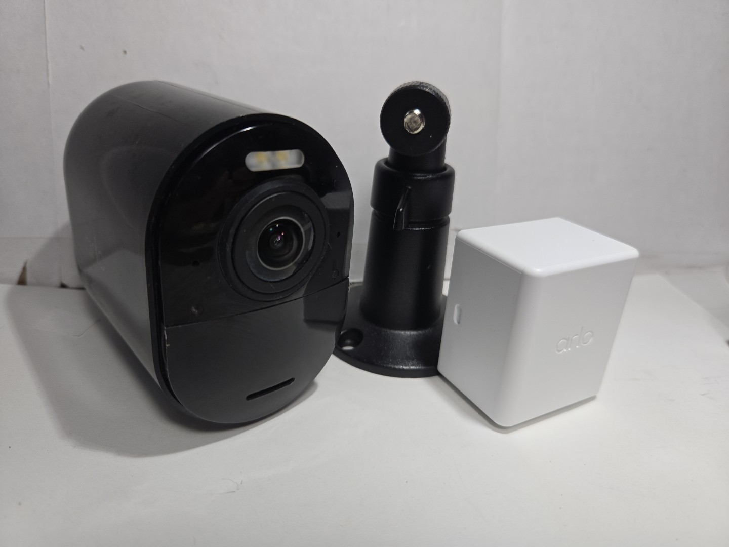 Arlo Ultra 2 4K UHD Wireless  Camera Excellent Working Condition Black