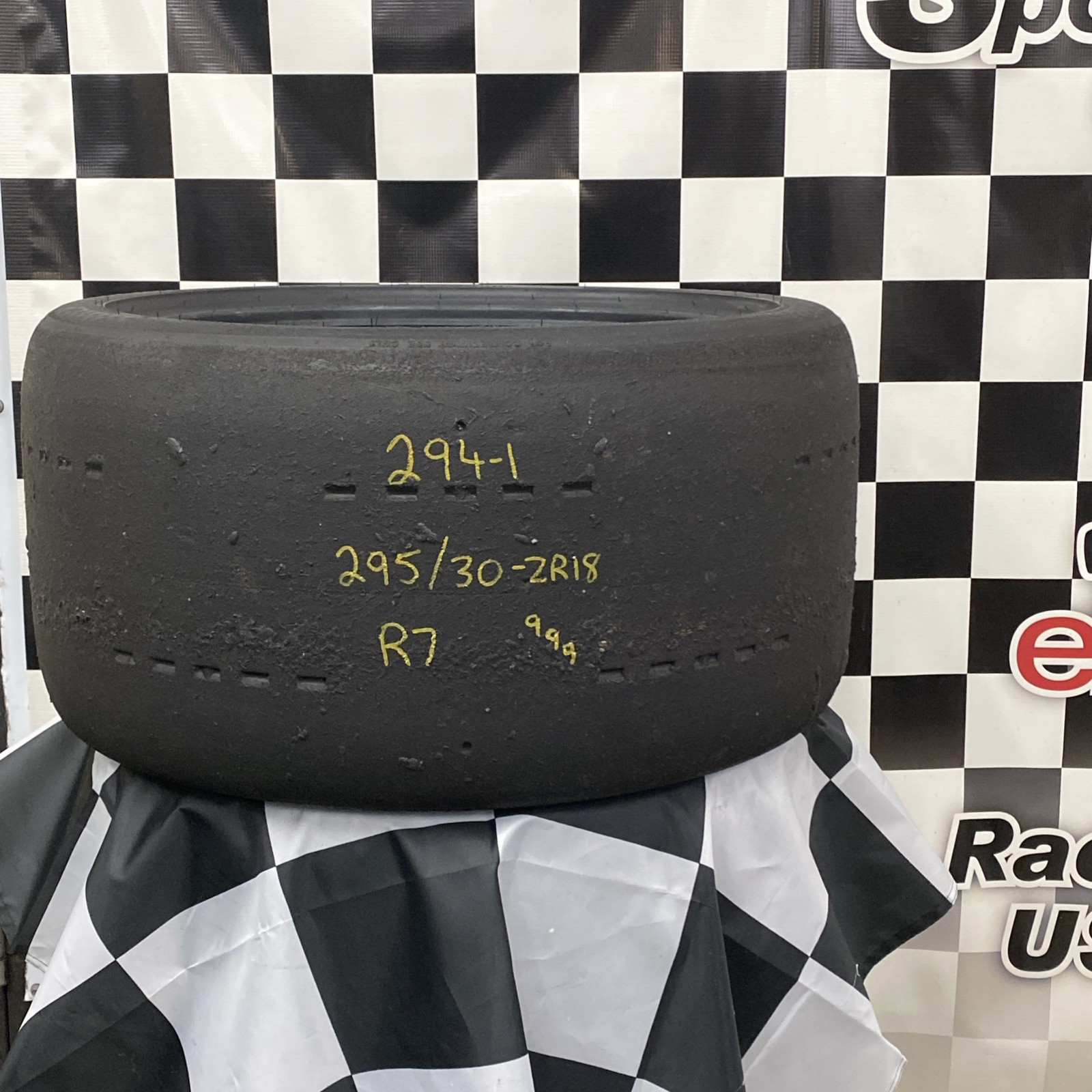 294-1 USDRRT HOOSIER DOT Road Race Tire. 295/30 ZR18 R7