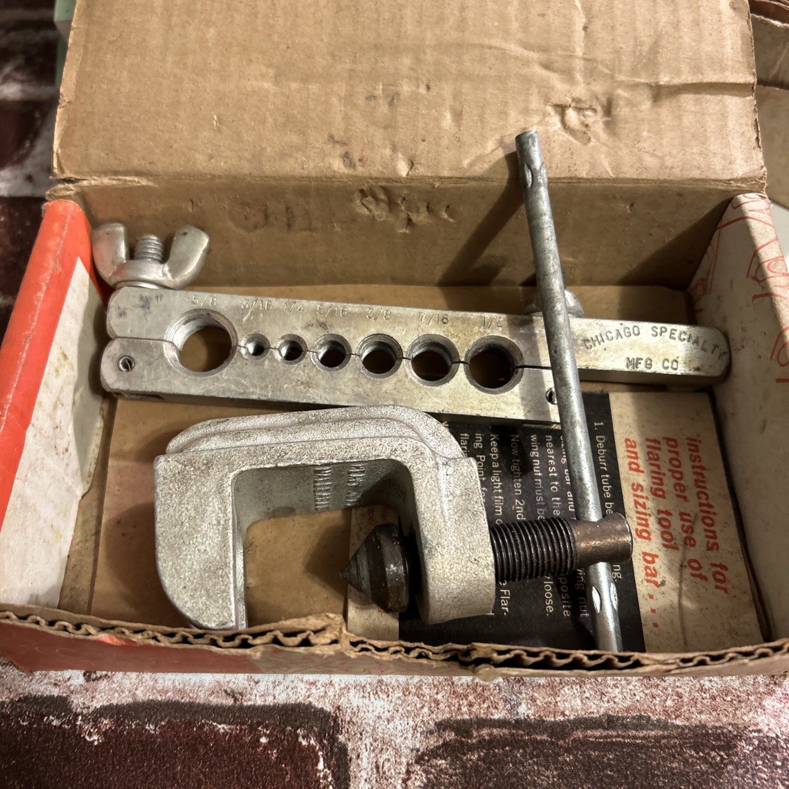 VINTAGE CHICAGO SPECIALTY MFG CO FLARING TOOL #3702 (FROM 3/16 TO 1/2" )