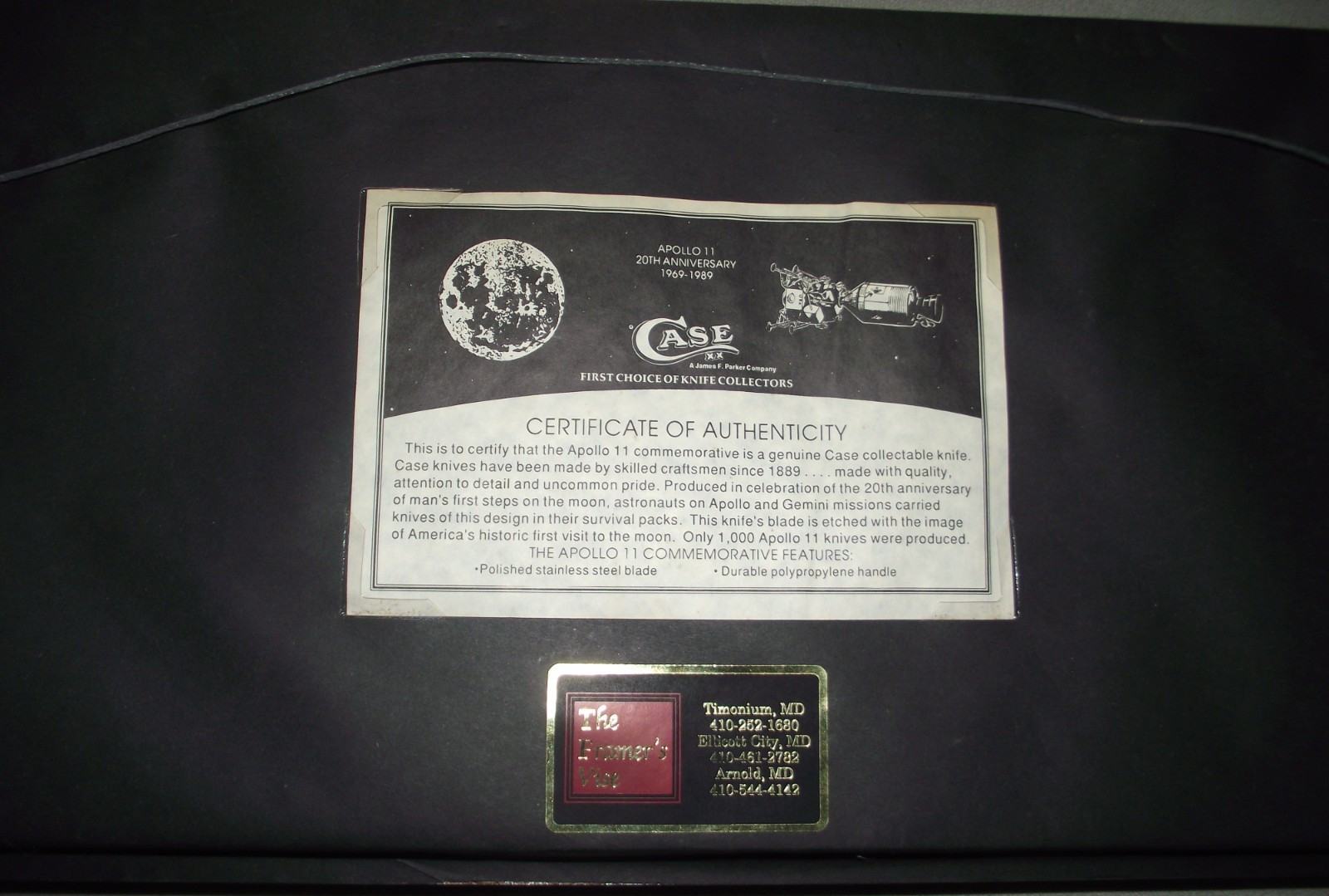 Case xx 1989 Apollo 11 Commemorative First Steps on the Moon Knife in Display