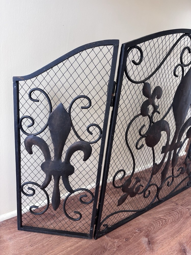 Vintage Fleur De Lis 3-panel Wrought Iron Fireplace Screen