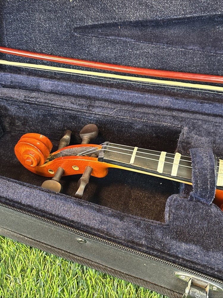 Unbranded 4/4 Violin w/ Case & D’Addario Prelude Strings – Missing 1 String