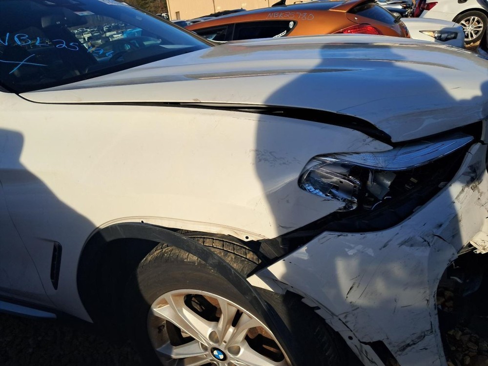 X3 2019 Glove Box 4896487