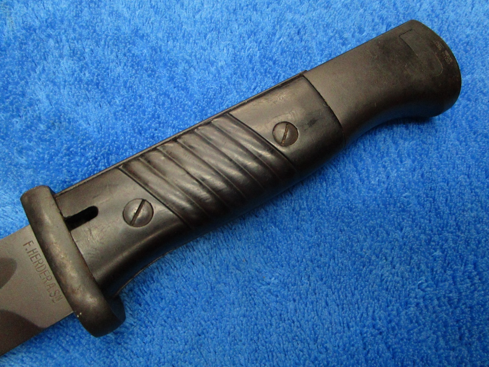 ORIGINAL WW2 GERMAN F.HERDER 1939 BAYONET AND SCABBARD WITH FROG MATCHING NUMBER