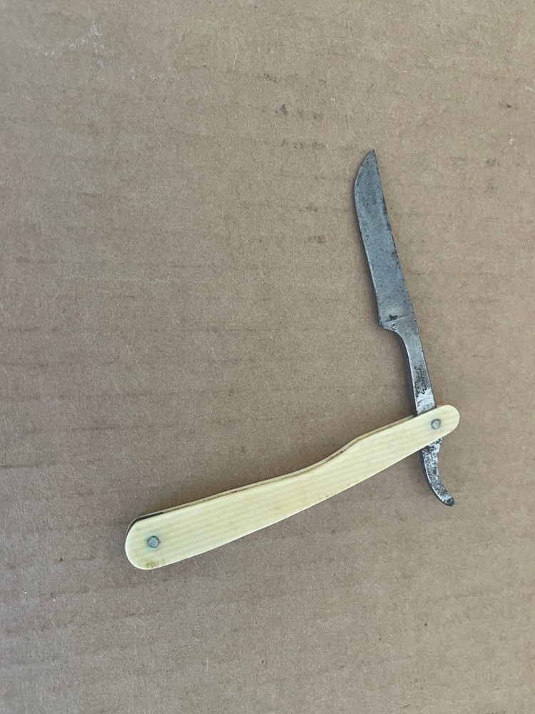 Antique  Small Griffon Corn Razor 3" handle