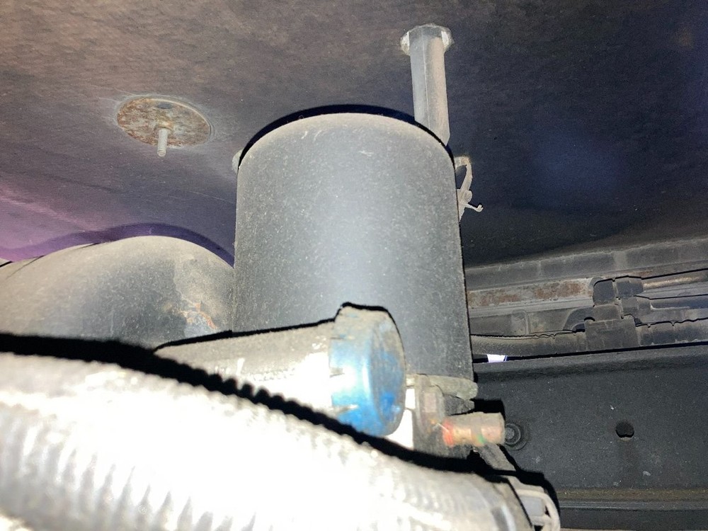Bendix AD-IS Left/Driver Air Dryer - Used