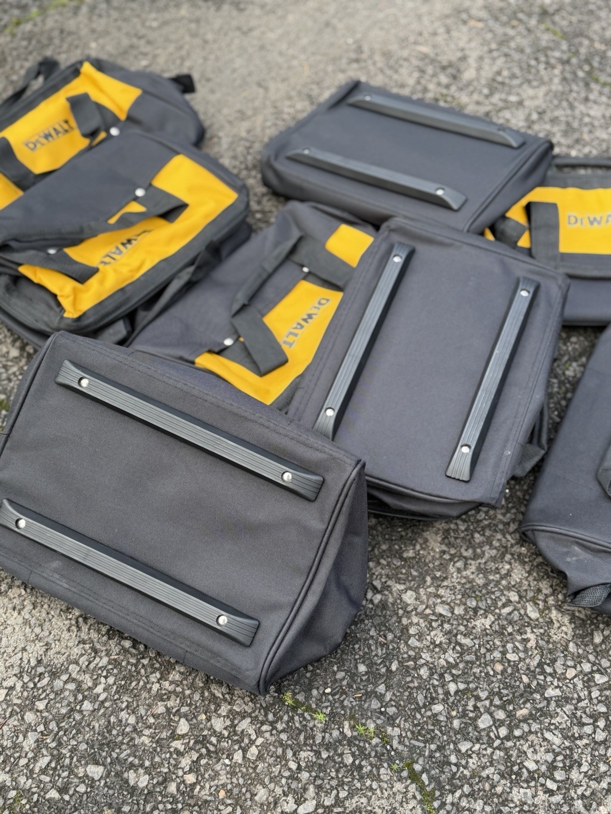 New Dewalt Heavy Duty Ballistic Nylon 14" Tool Bag ( 1 ). (14” x 10” x 10”)