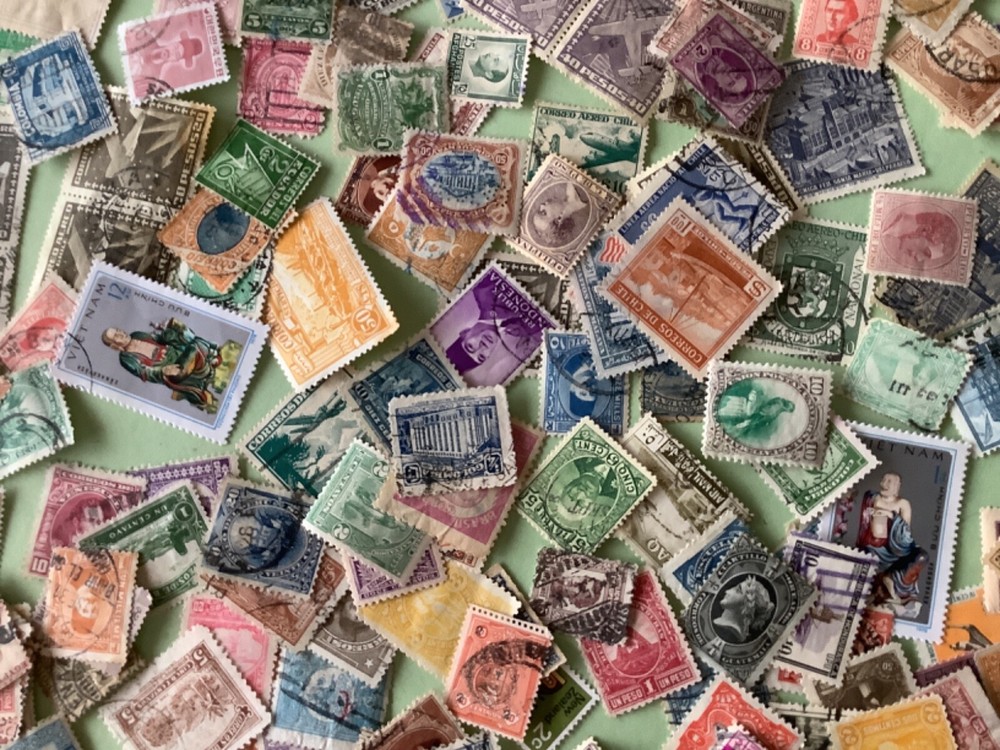 Stamps to sort World mixed stamps Ref A2272