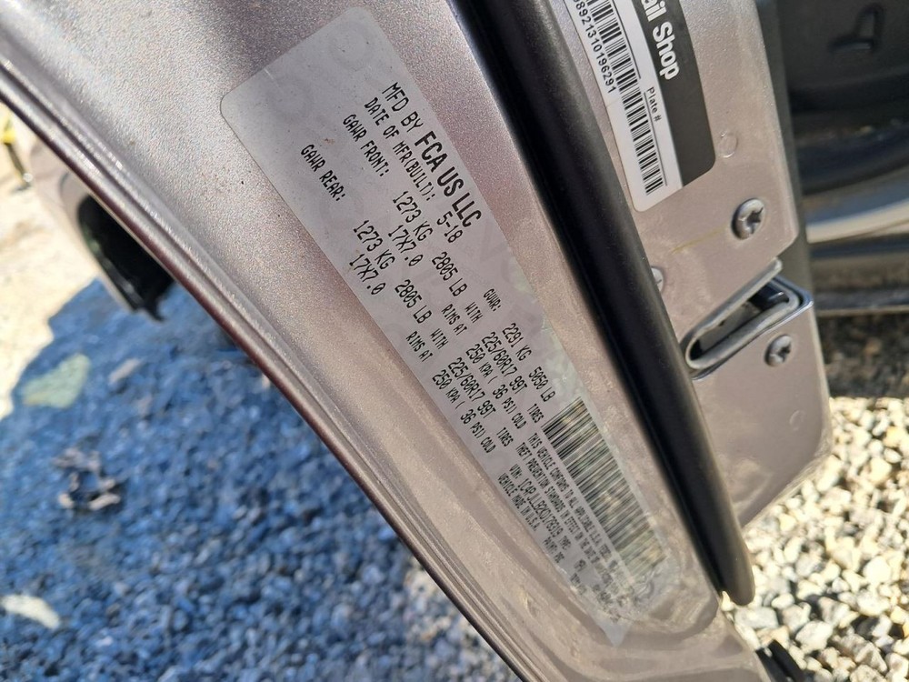 CHEROKEE 2019 Glove Box 4835204
