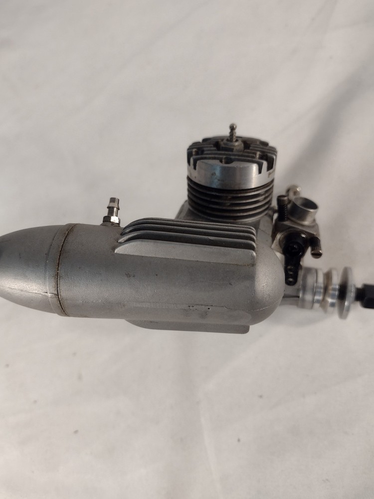 model airplane engine Magnum 25 GP