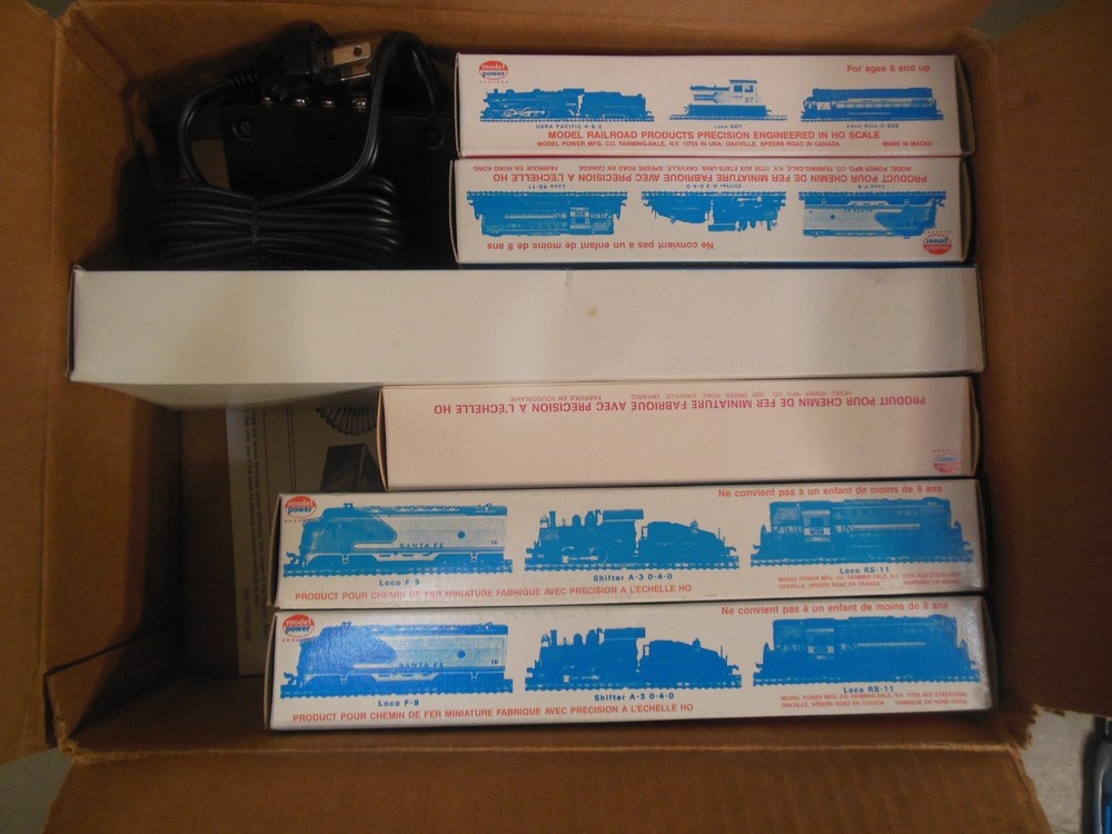 HO Model Power 1047 Silver Cloud Train Set