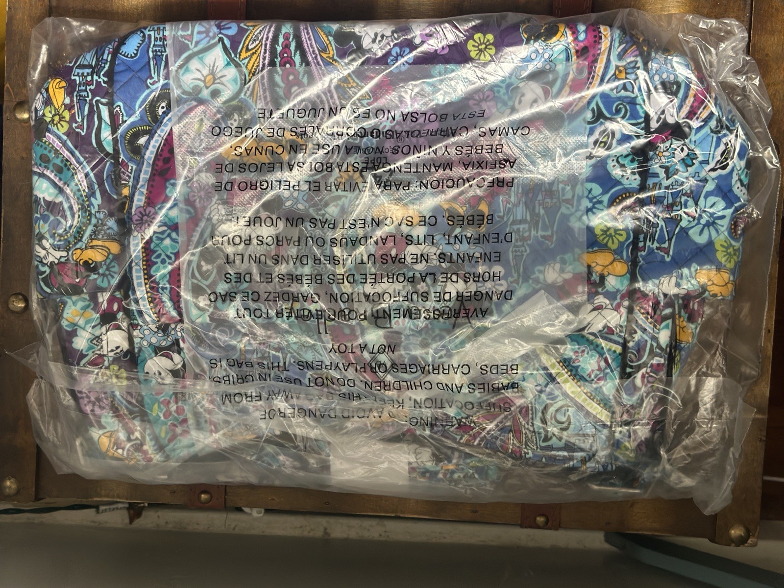 NWT Disney Vera Bradley Mickey Mouse Celebration Large On The Go Crossbody