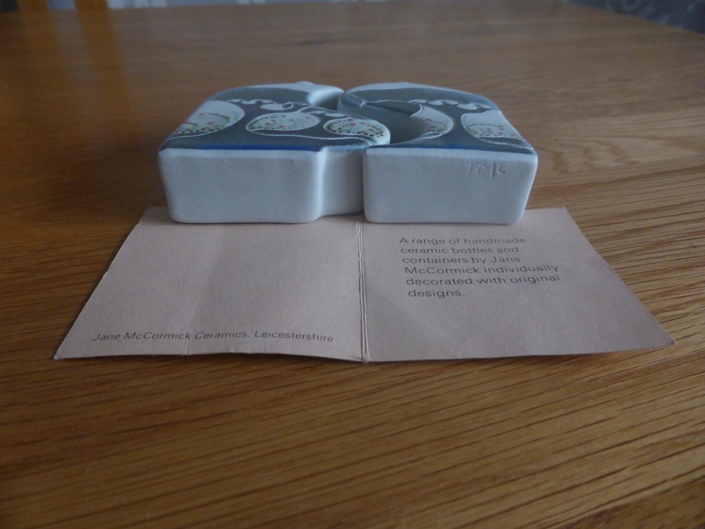 JANE MCCORMACK LEICESTERSHIRE : INTERLOCKING CERAMIC BOTTLES