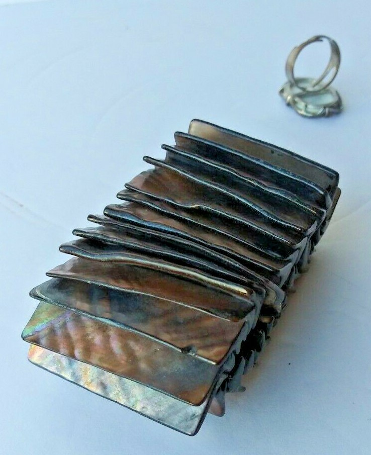 ABALONE ONE SIZE SILVER METAL RING PLUS PAUA ABALONE LAYERED STRETCH BRACELET