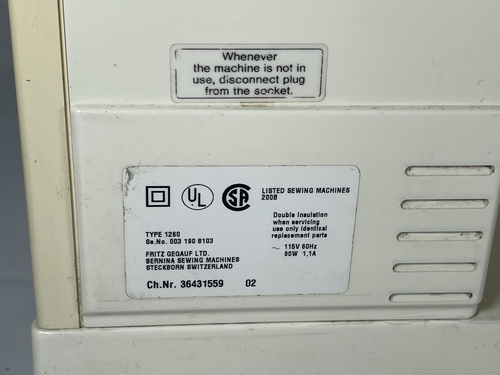 Bernina 1260 Sewing Machine READ