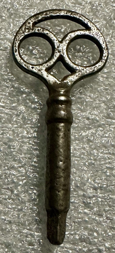 Vintage Ornate Solid Body Triangle Head Skeleton Key 2”