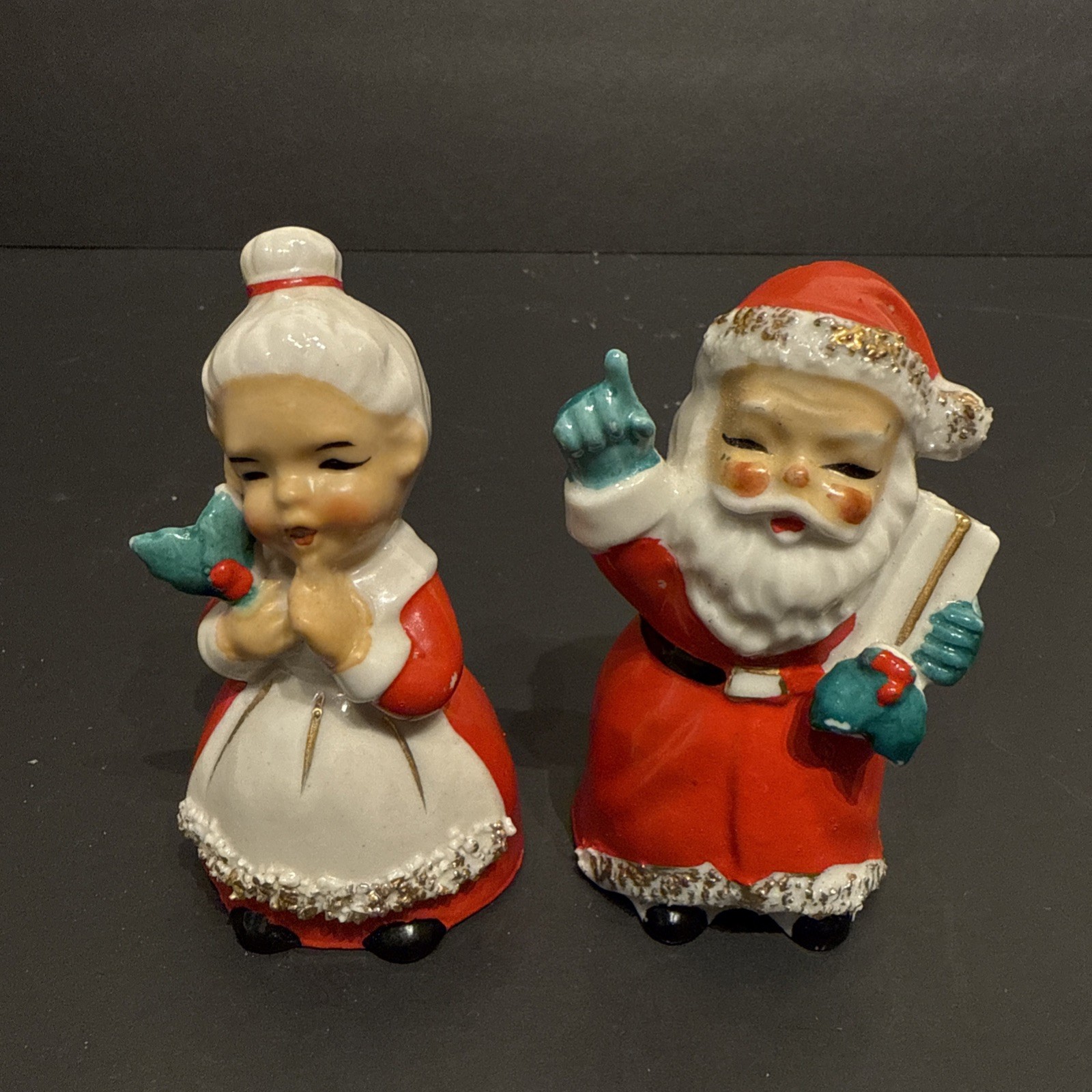 Vintage Lefton Santa & Mrs. Claus Salt & Pepper Shakers Spaghetti Trim Gold 4”