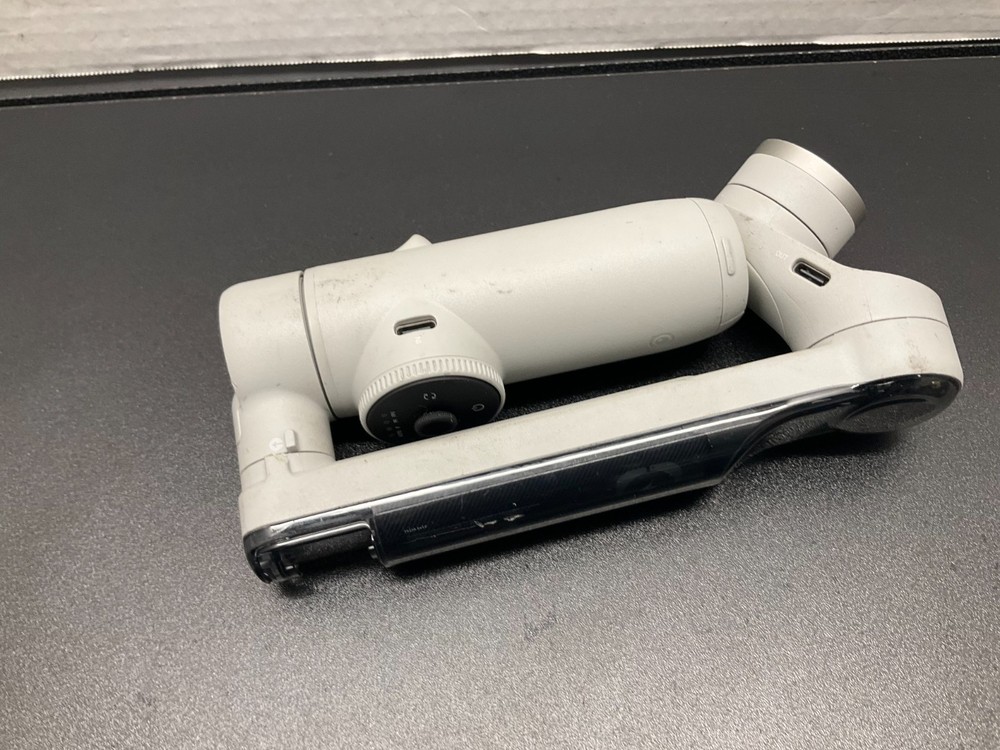 Insta360 Flow Gimbal Stabilizer for Smartphone AI White