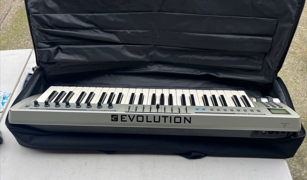M-AUDIO EVOLUTION MK-449C MIDI Controller -- No Charger— Not Fully Tested