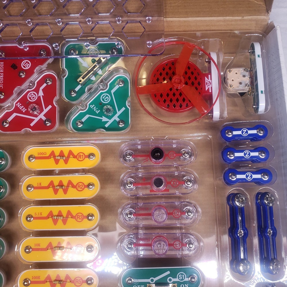 Elenco Electronic Snap Circuits KIT SC-300 - Missing 2 Pieces - Good Condition