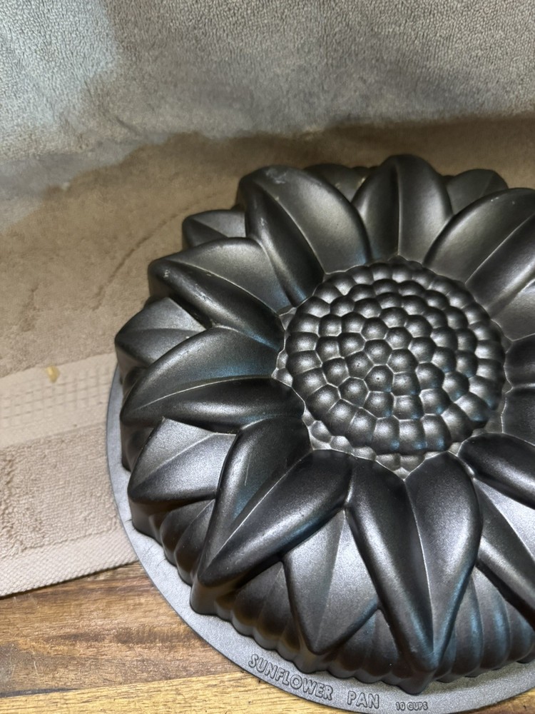 Nordic Ware Sunflower Cast Iron Cake Pan