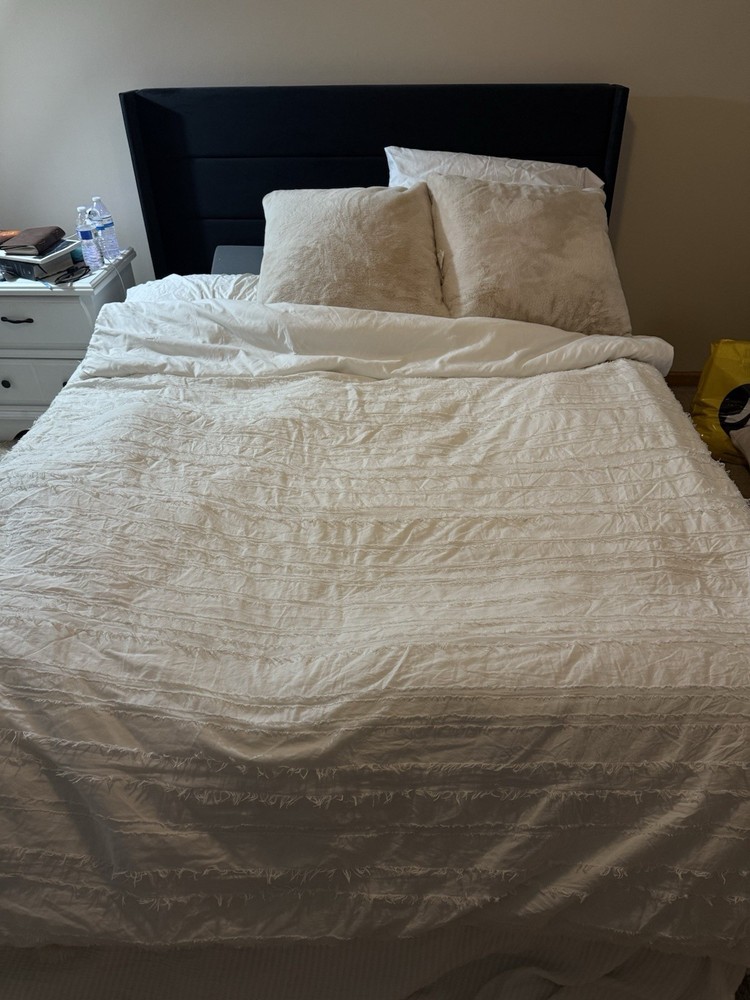 Dormify Twin XL White Eyelash Comforter