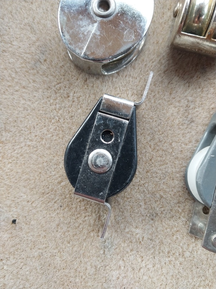 6 small marine pulleys