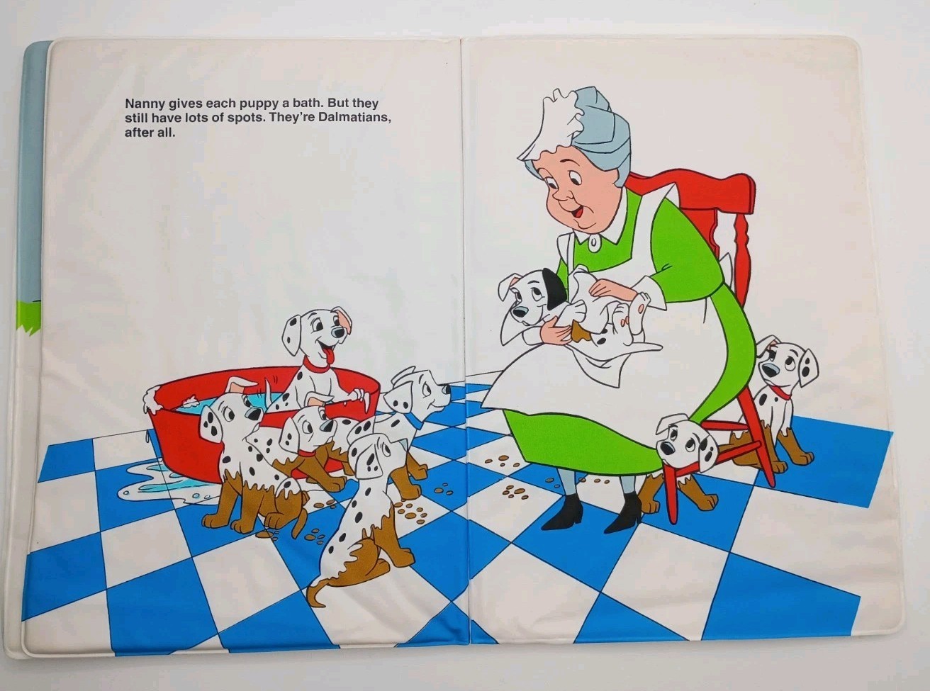 Vtg.1992 The Walt Disney Co. 101 Dalmatians Lots Of Spots Soft Vinyl Bath Book