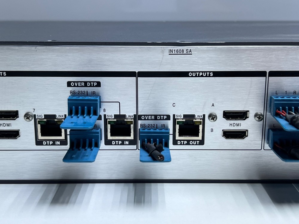 Extron IN1608 SA Scaling Presentation Switcher