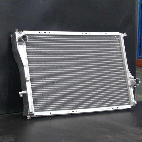 Radiator For BMW 525i 528i 530i 540i 545i 740i 740iL 750iL M5 L6 V8 V12 99-06 MT