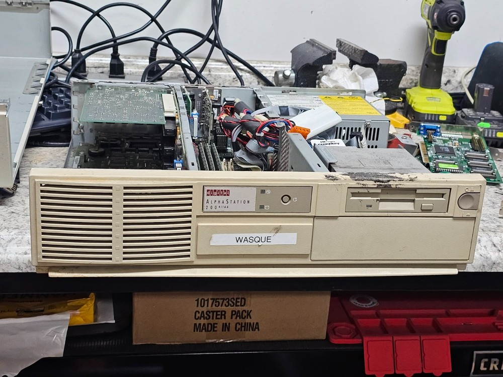 Vintage Digital DEC AlphaStation 200 4/166 Computer Workstation Alpha Tech Spec