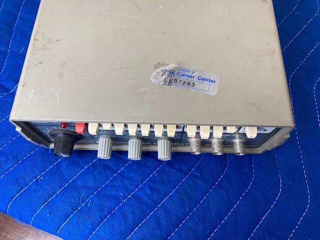 GW FUNCTION GENERATOR MODEL #GFG-8015F 120 VAC 50/60 HZ - USED2 (PC)