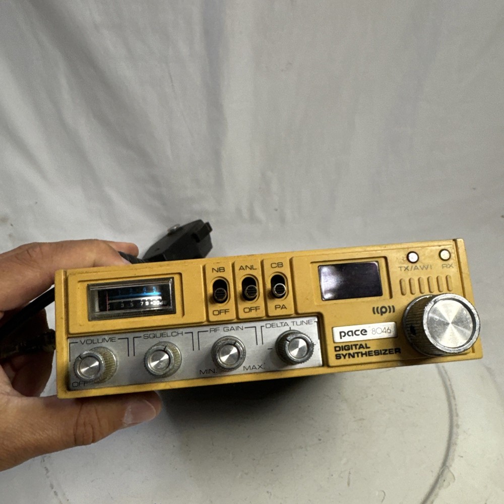 Vintage Pace 8046 CB with Microphone