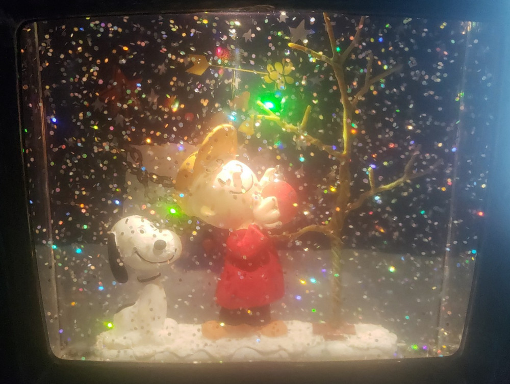 Snow Globe Peanuts Christmas Tree Music Battery powered automatic NWT