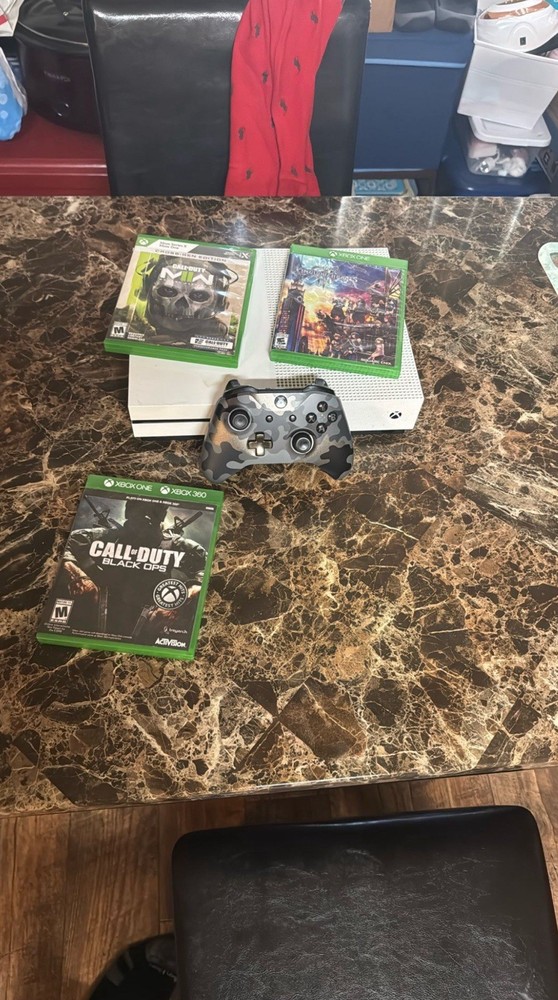 Microsoft Xbox One S White Console Camouflage Controller + Games