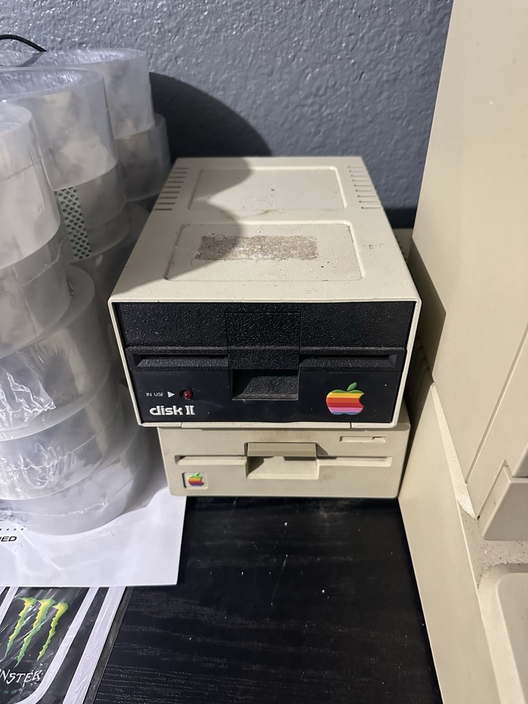 Apple 2e Vintage Desktop Computer
