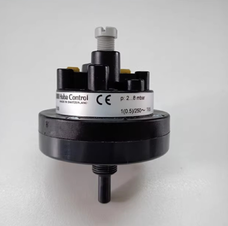 Huba pressure switch 620.9100 2-8MBAR with casing