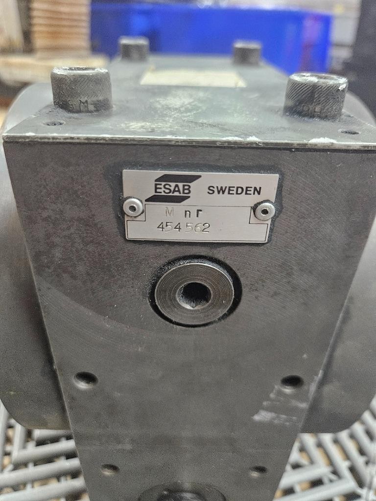 ESAB Welding Rotary Table MNR 454562 100:1 Worm Gear Reducer with Feedthrough