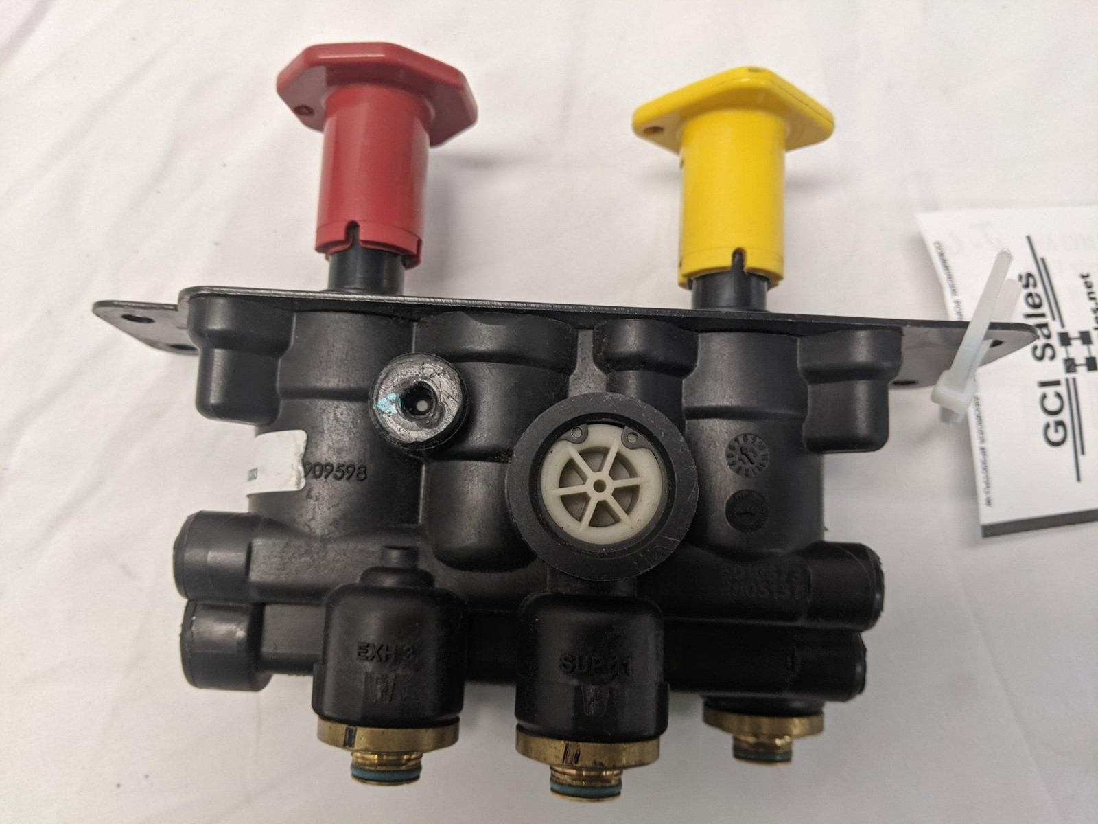 Used Bendix MV3 Air Supply/Parking Brake Valve w/o Elbow PTC - P/N BW 5018303