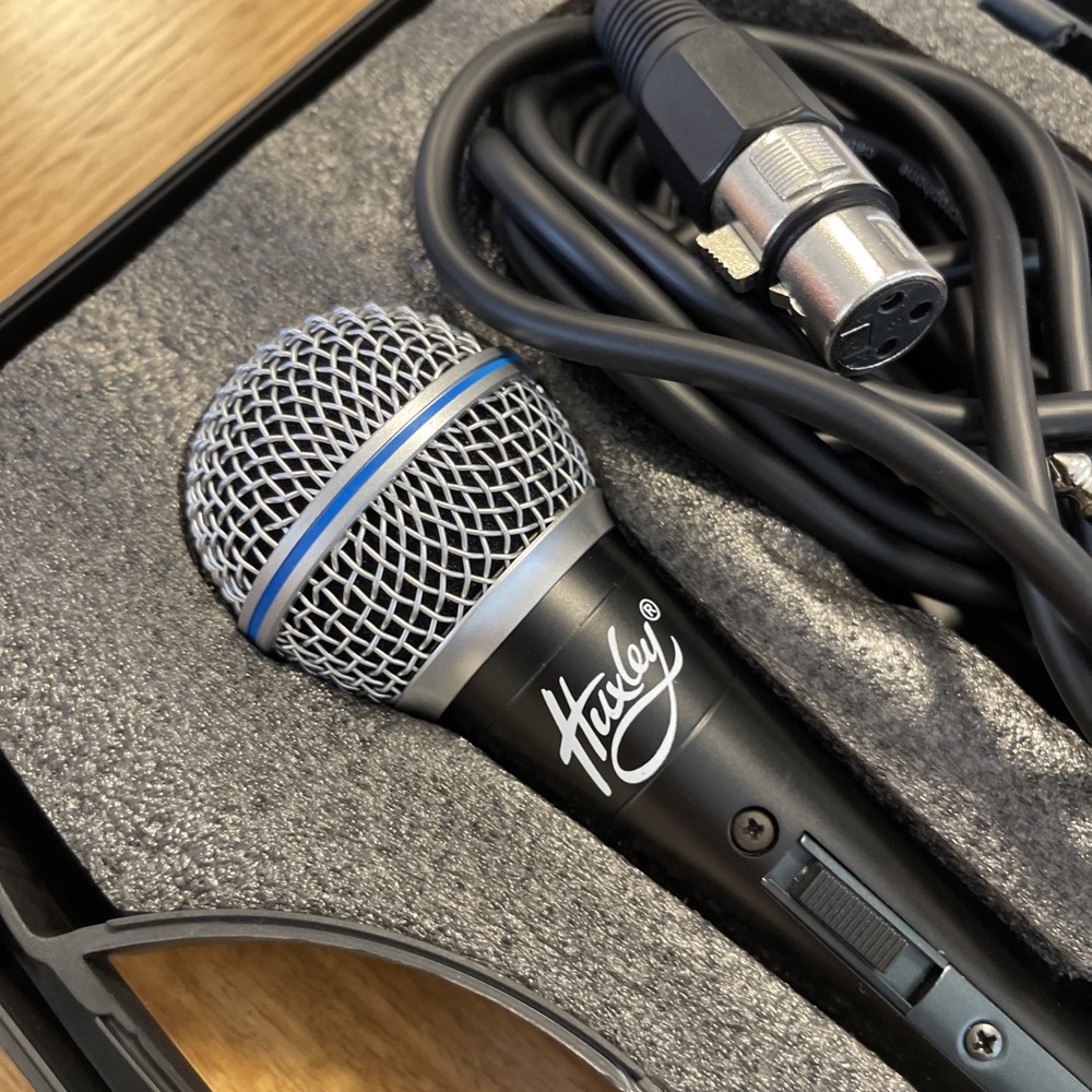 HUXLEY Wired Microphone with cables and case