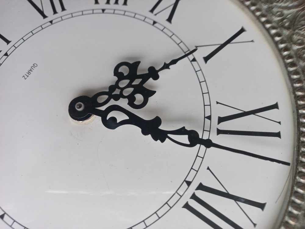WALL CLOCK - 30x30x4 cm Quartz timing