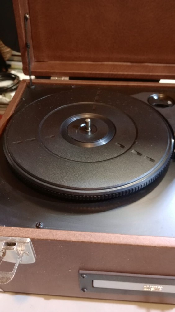 Sharper Image Stereo CD/VinyI Record Player Model ZI162