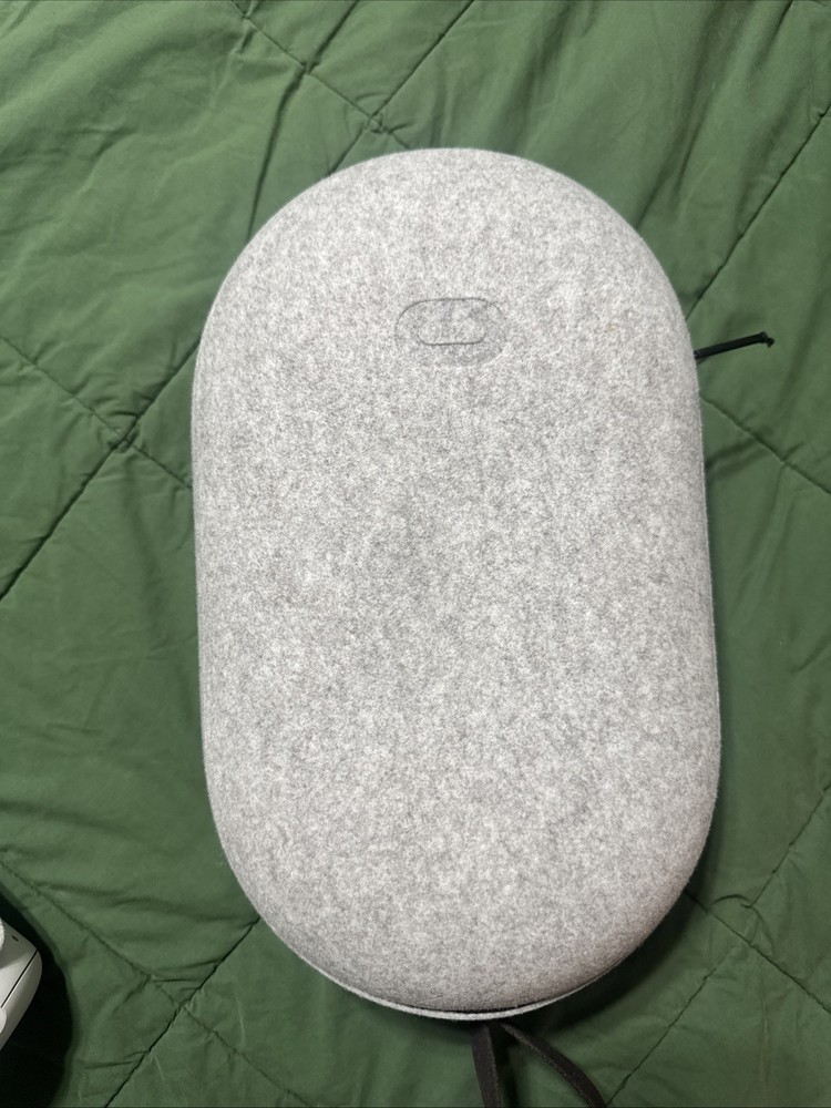 Occulus Quest 2 with Case VR Headset and Controllers