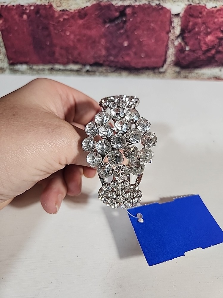 Rhinestone Bracelet Great For Holidays D19